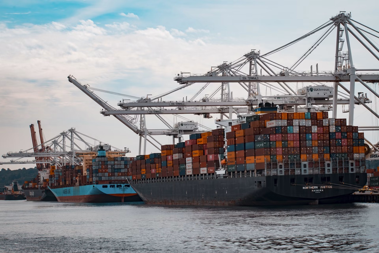 PVGT B2B cargo ship leaving Kochi port